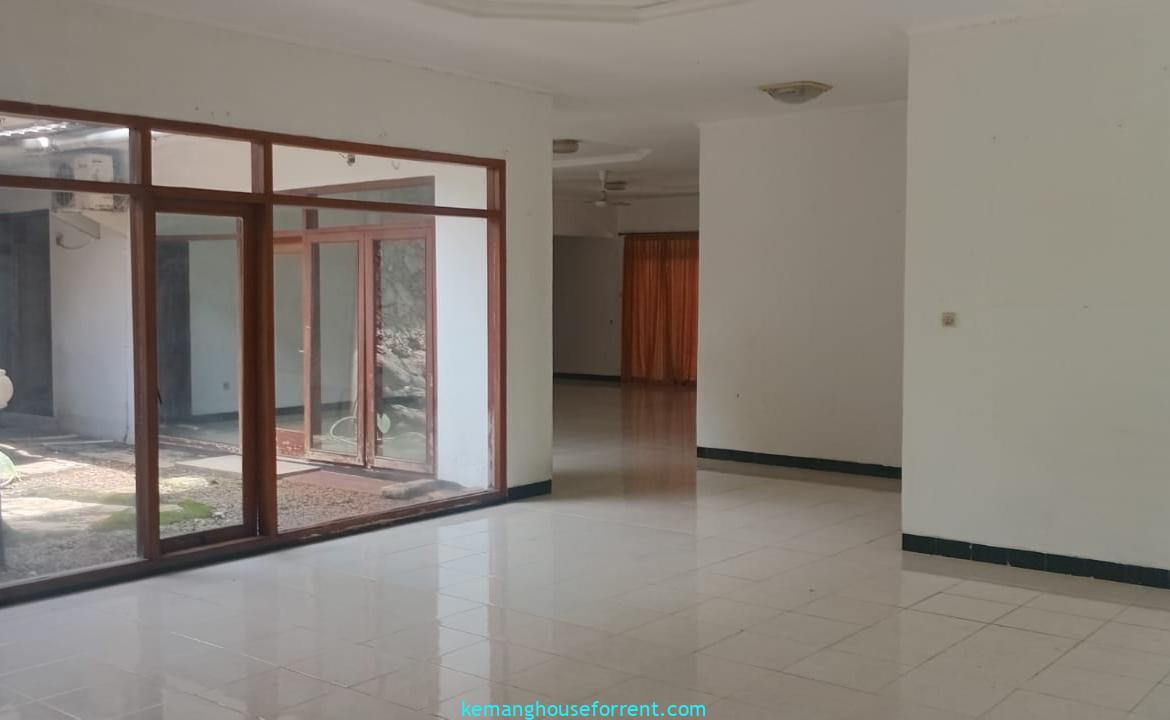 Dijual Rumah Luas di Kemang Area