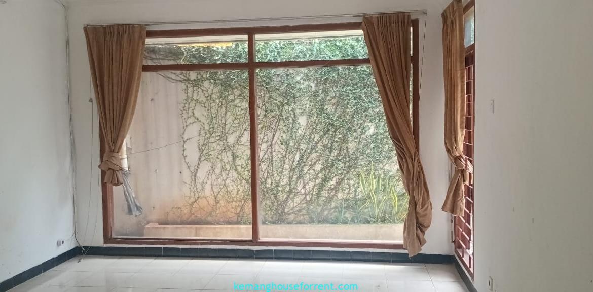 Dijual Rumah Luas di Kemang Area