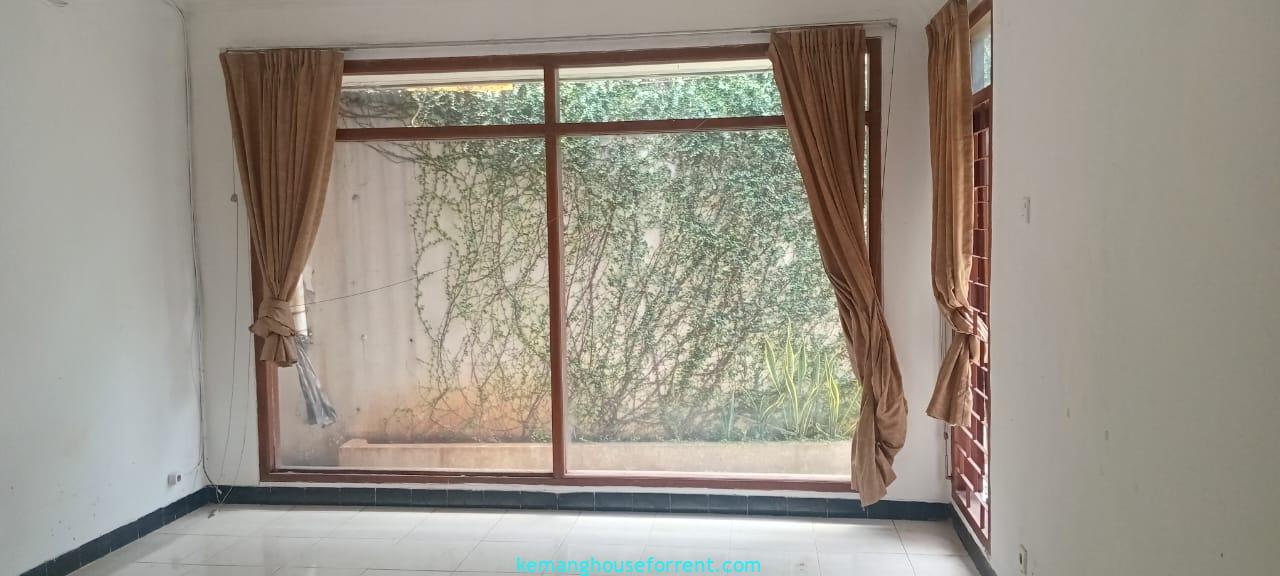 Dijual Rumah Luas di Kemang Area