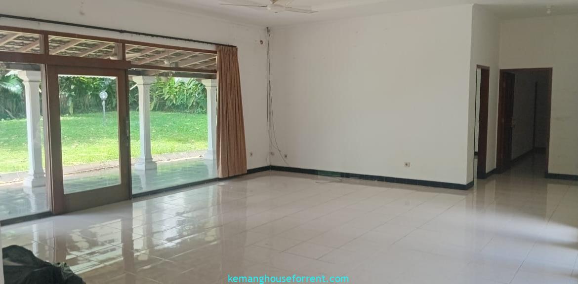 Dijual Rumah Luas di Kemang Area