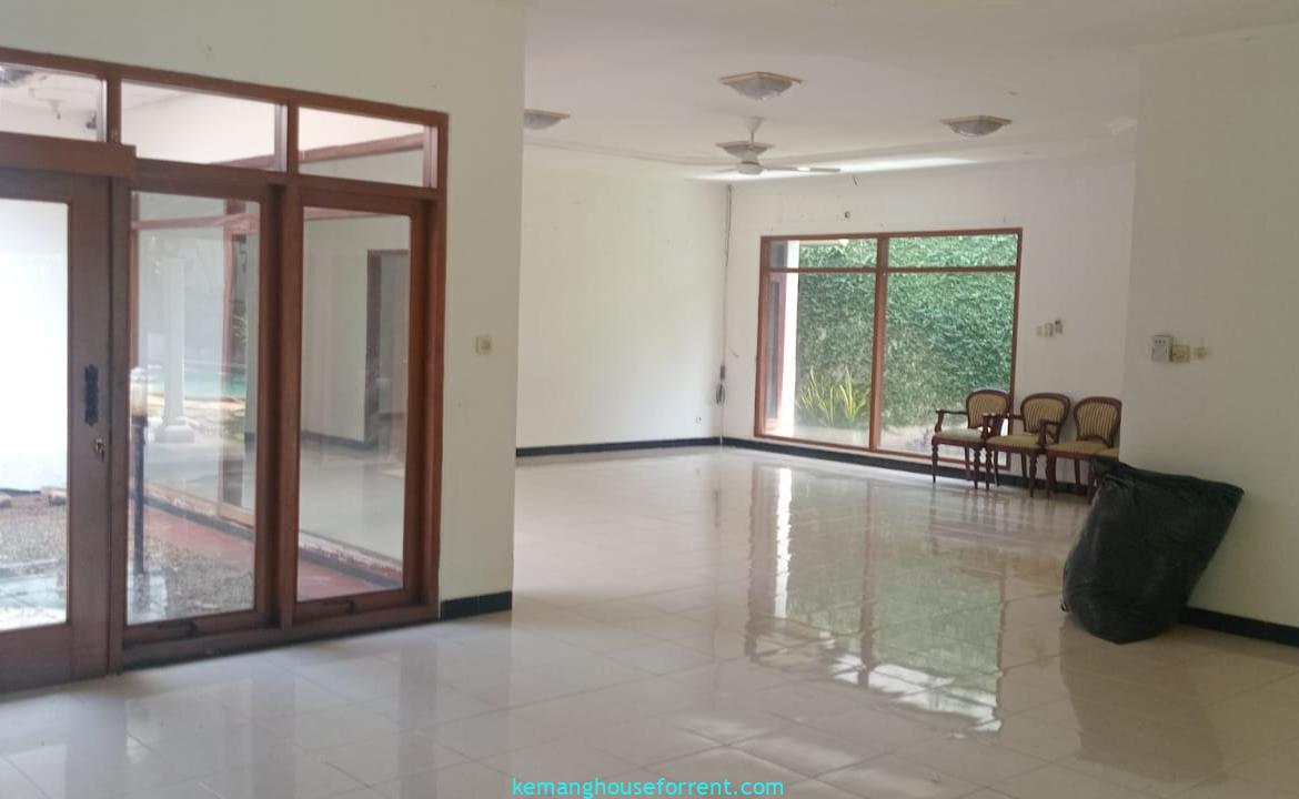 Dijual Rumah Luas di Kemang Area