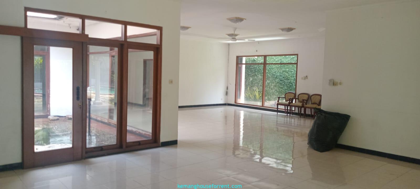 Dijual Rumah Luas di Kemang Area