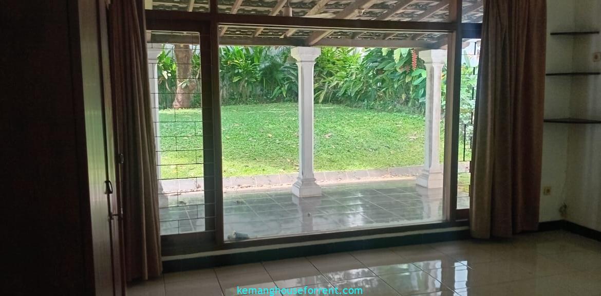 Dijual Rumah Luas di Kemang Area
