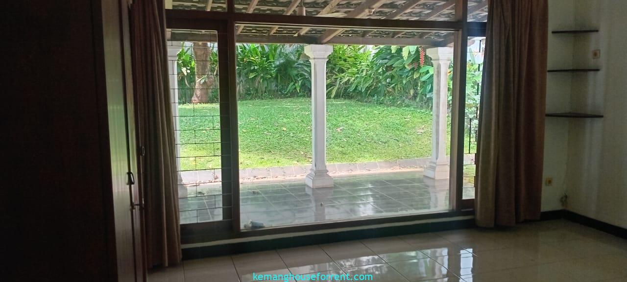 Dijual Rumah Luas di Kemang Area