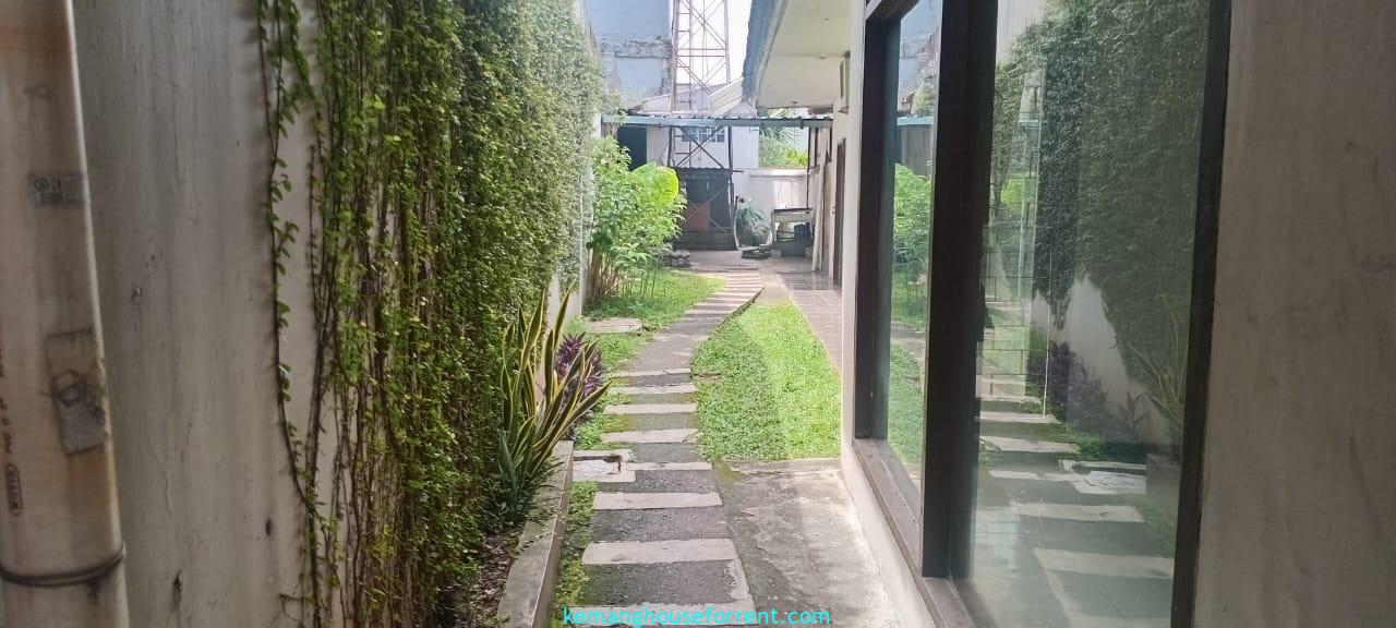 Dijual Rumah Luas di Kemang Area