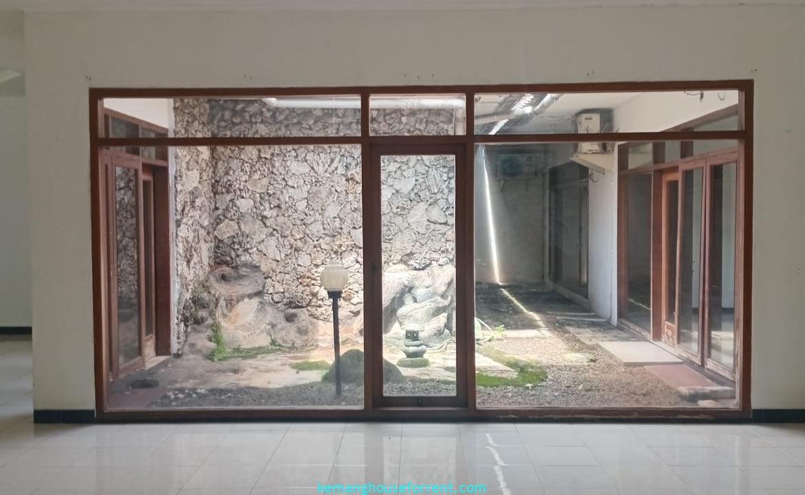 Dijual Rumah Luas di Kemang Area