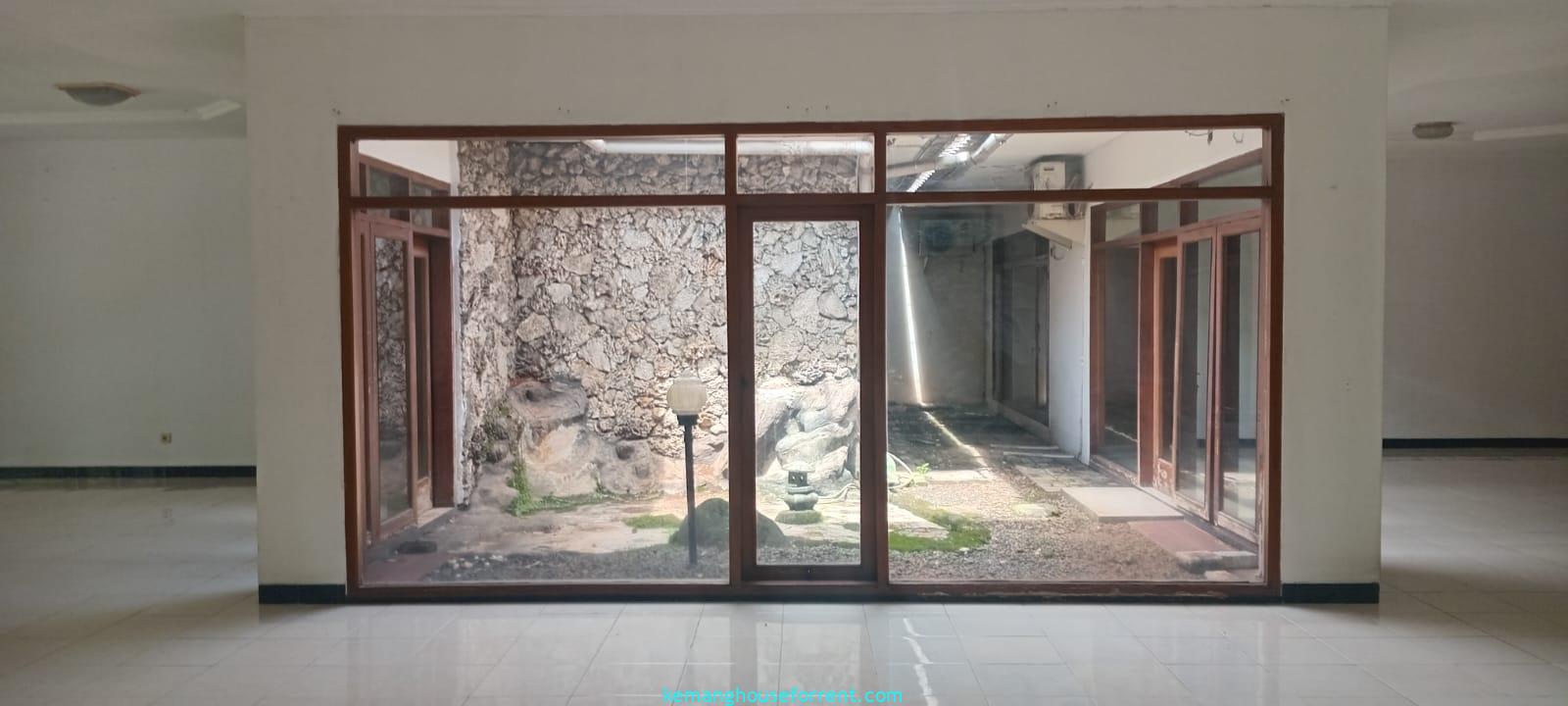 Dijual Rumah Luas di Kemang Area
