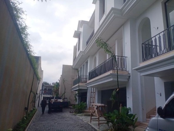 Dijual Townhouse Baru Kebayoran Baru Jakarta Selatan