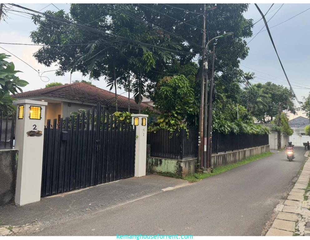 Rumah Mewah Dijual Dekat Stasiun MRT Cipete