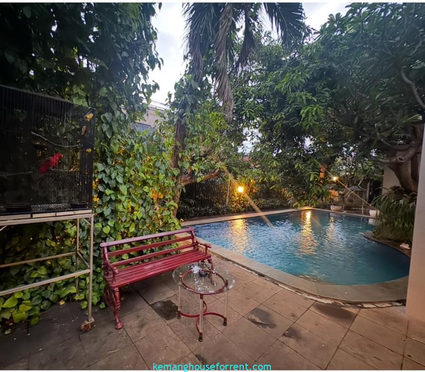 Rumah Mewah Dijual Dekat Stasiun MRT Cipete