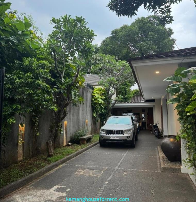 Rumah Mewah Dijual Dekat Stasiun MRT Cipete
