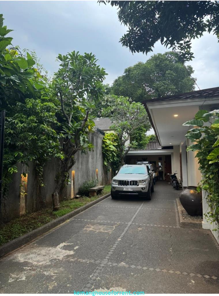 Rumah Mewah Dijual Dekat Stasiun MRT Cipete