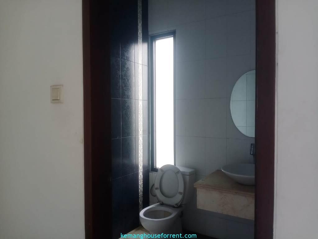 Rumah disewakan Villa Hijau Pondok Indah