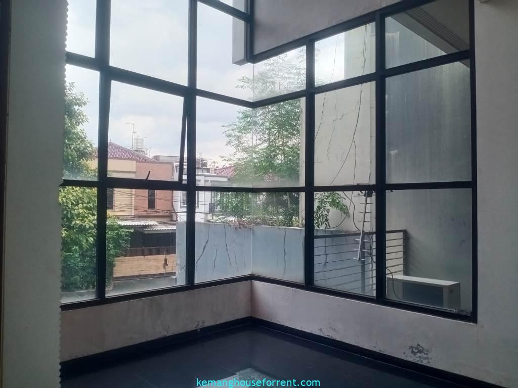 Rumah disewakan Villa Hijau Pondok Indah