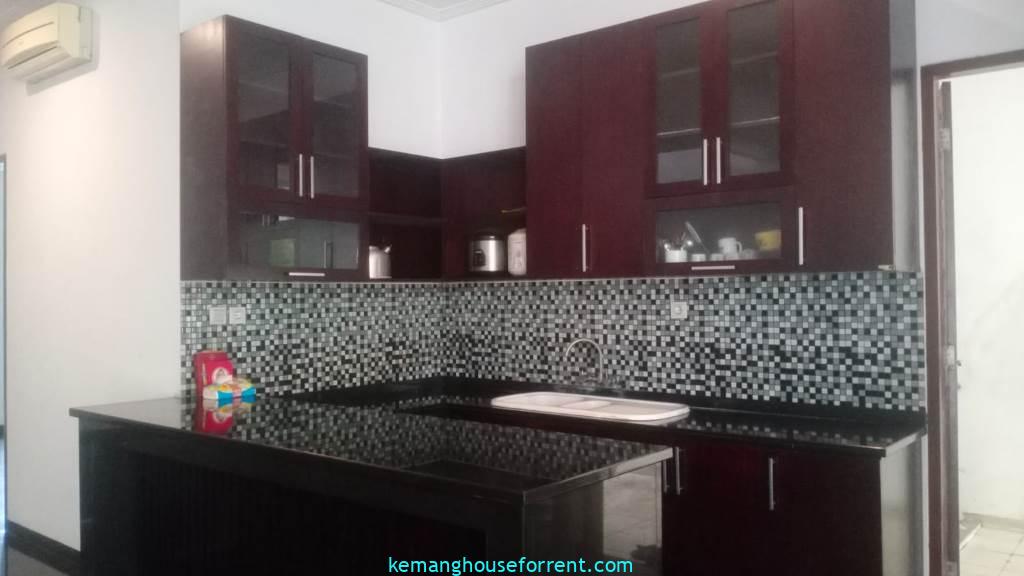 Rumah disewakan Villa Hijau Pondok Indah