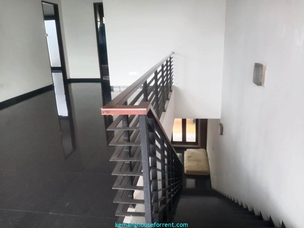 Rumah disewakan Villa Hijau Pondok Indah