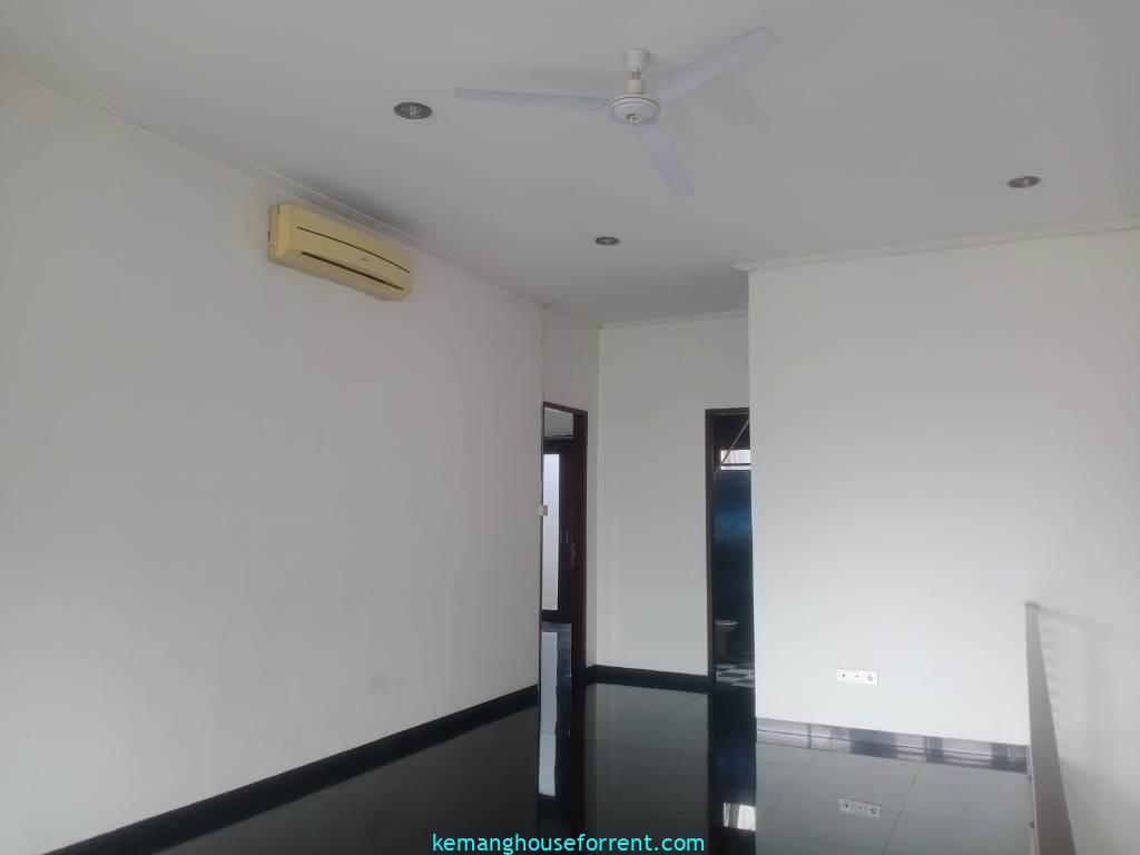 Rumah disewakan Villa Hijau Pondok Indah