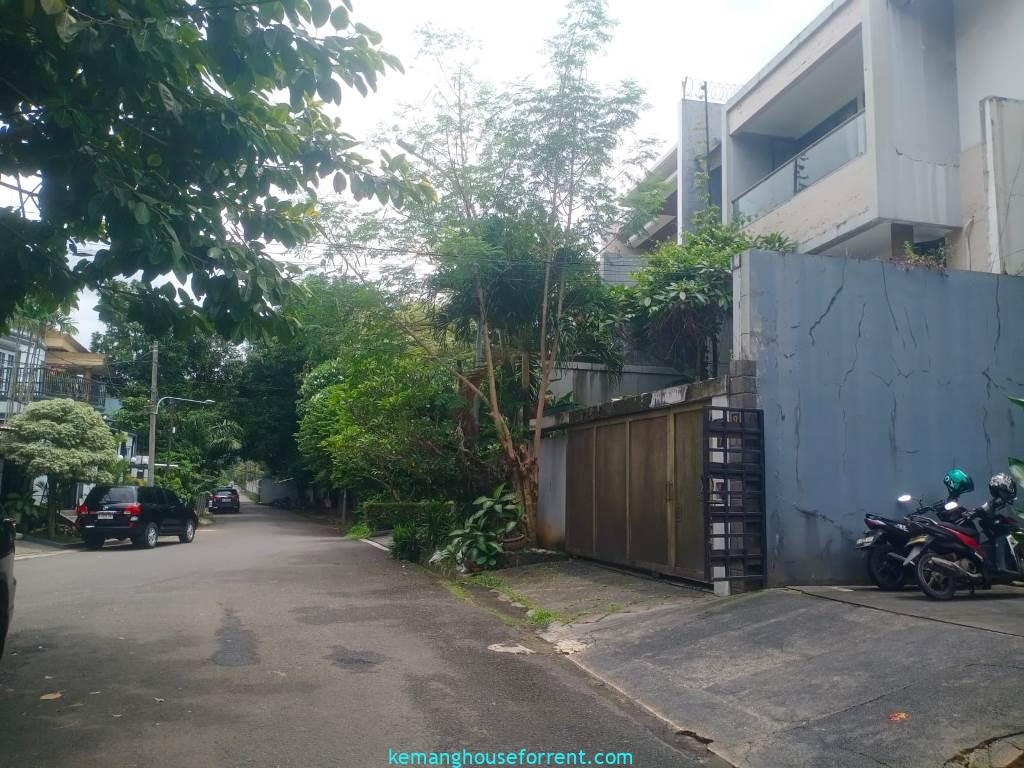 Rumah disewakan Villa Hijau Pondok Indah