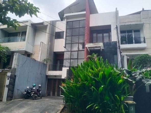 Rumah disewakan Villa Hijau Pondok Indah