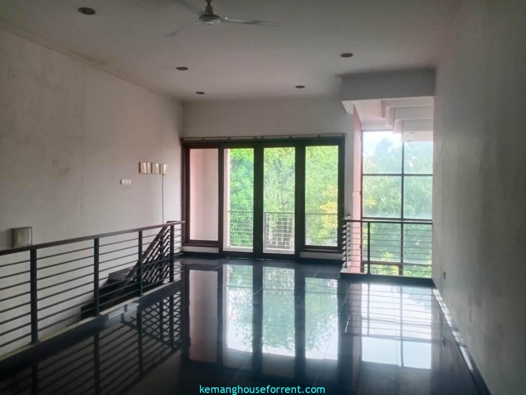 Rumah disewakan Villa Hijau Pondok Indah