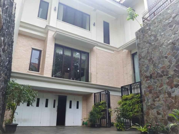 Luxury 4BR House for Rent in Kemang at The Abbey Residence with Private Pool