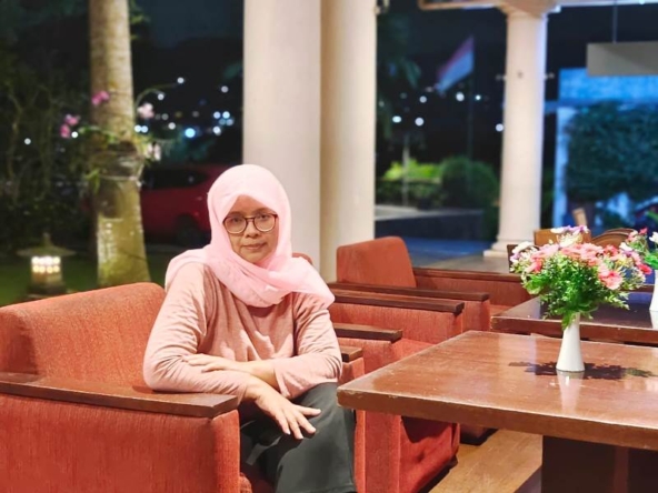 Neneng Zuhriah