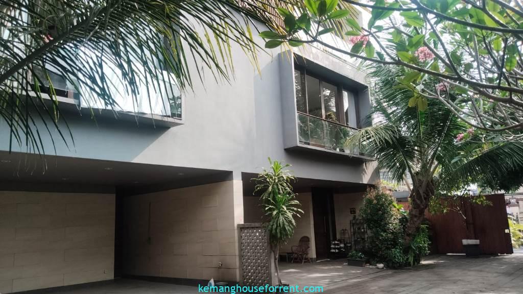 4 BR Townhouse for Rent in Pejaten Barat Near AIS
