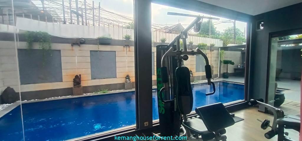 4 BR Townhouse for Rent in Pejaten Barat Near AIS