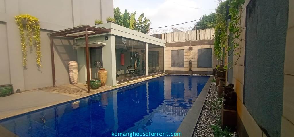 4 BR Townhouse for Rent in Pejaten Barat Near AIS