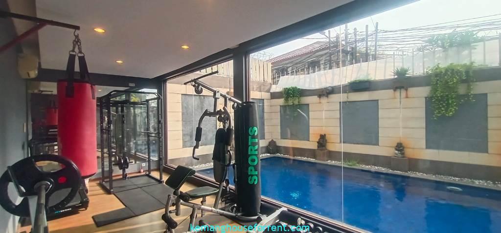 4 BR Townhouse for Rent in Pejaten Barat Near AIS