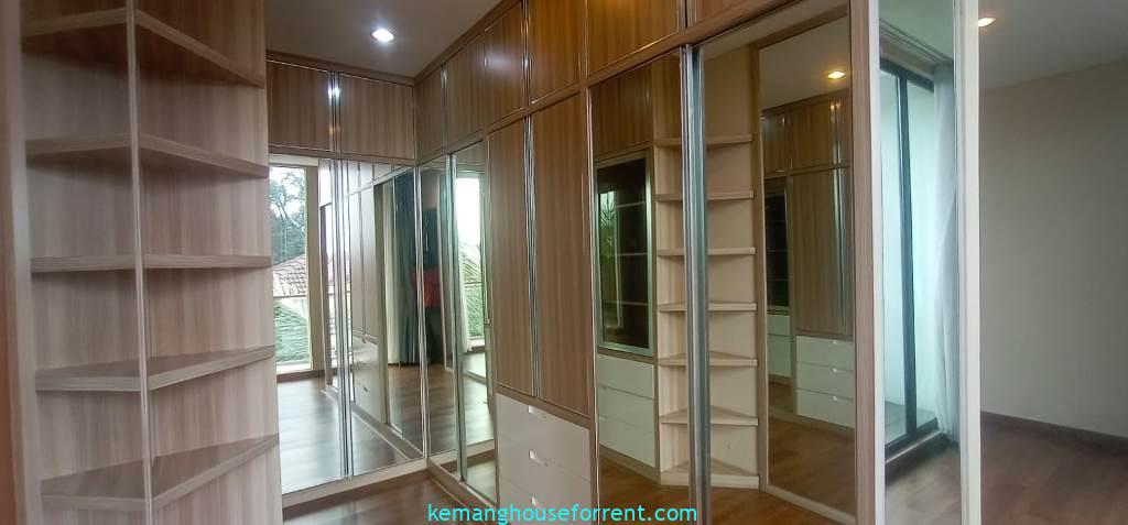 4 BR Townhouse for Rent in Pejaten Barat Near AIS