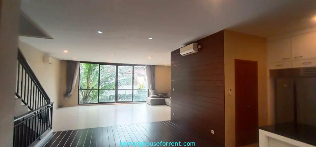 4 BR Townhouse for Rent in Pejaten Barat Near AIS