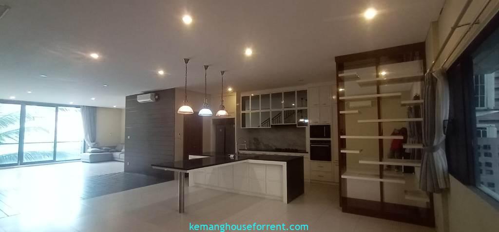 4 BR Townhouse for Rent in Pejaten Barat Near AIS