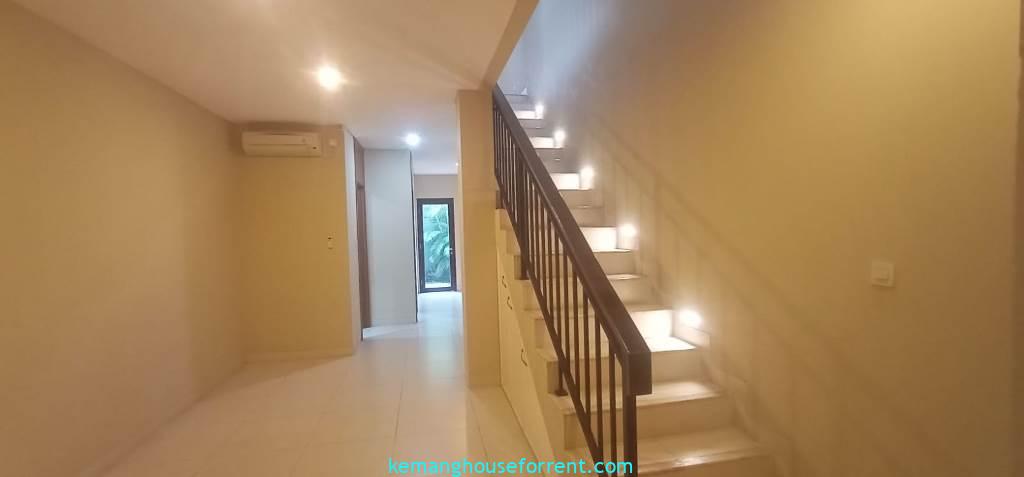 4 BR Townhouse for Rent in Pejaten Barat Near AIS