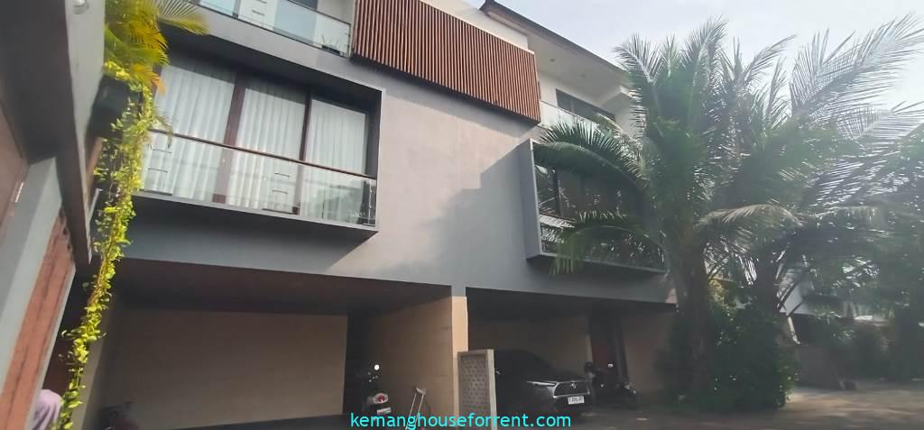 4 BR Townhouse for Rent in Pejaten Barat Near AIS