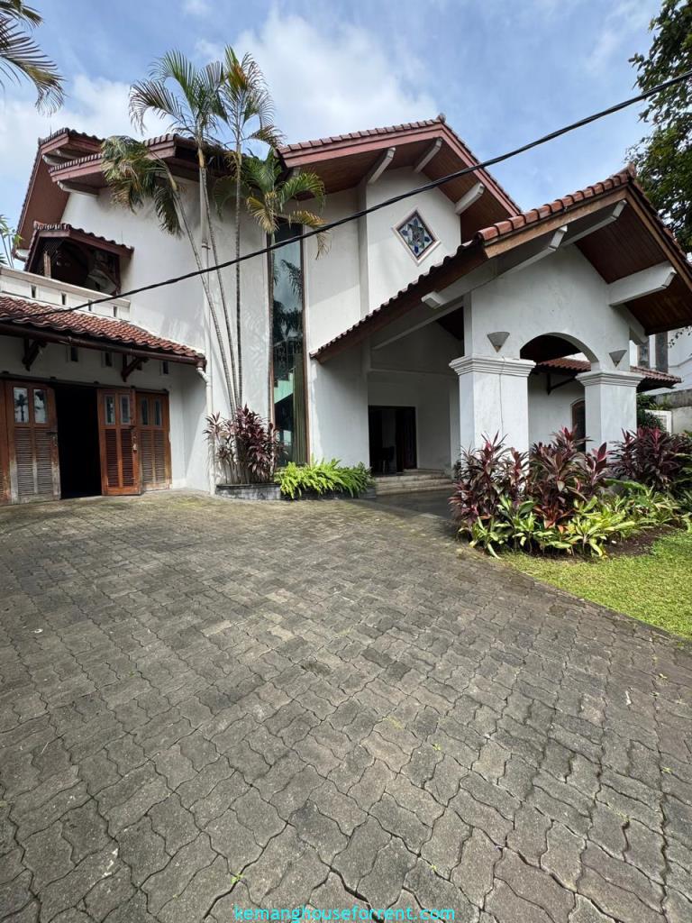 Dijual Rumah Hitung Tanah Pondok Indah Jakarta Selatan