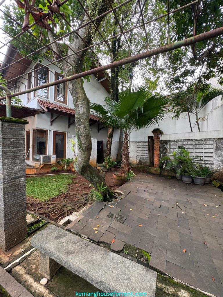 Dijual Rumah Hitung Tanah Pondok Indah Jakarta Selatan