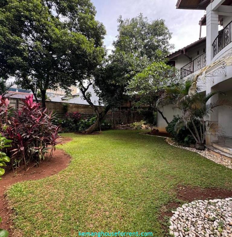 Dijual Rumah Hitung Tanah Pondok Indah Jakarta Selatan