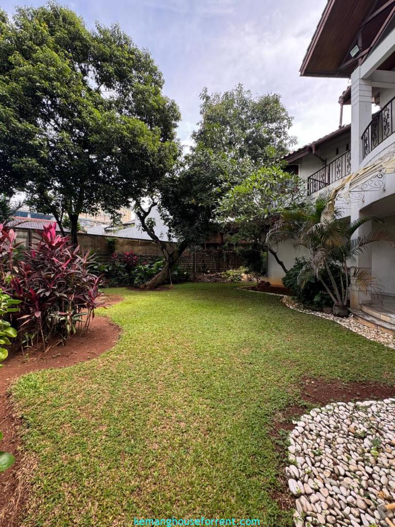 Dijual Rumah Hitung Tanah Pondok Indah Jakarta Selatan