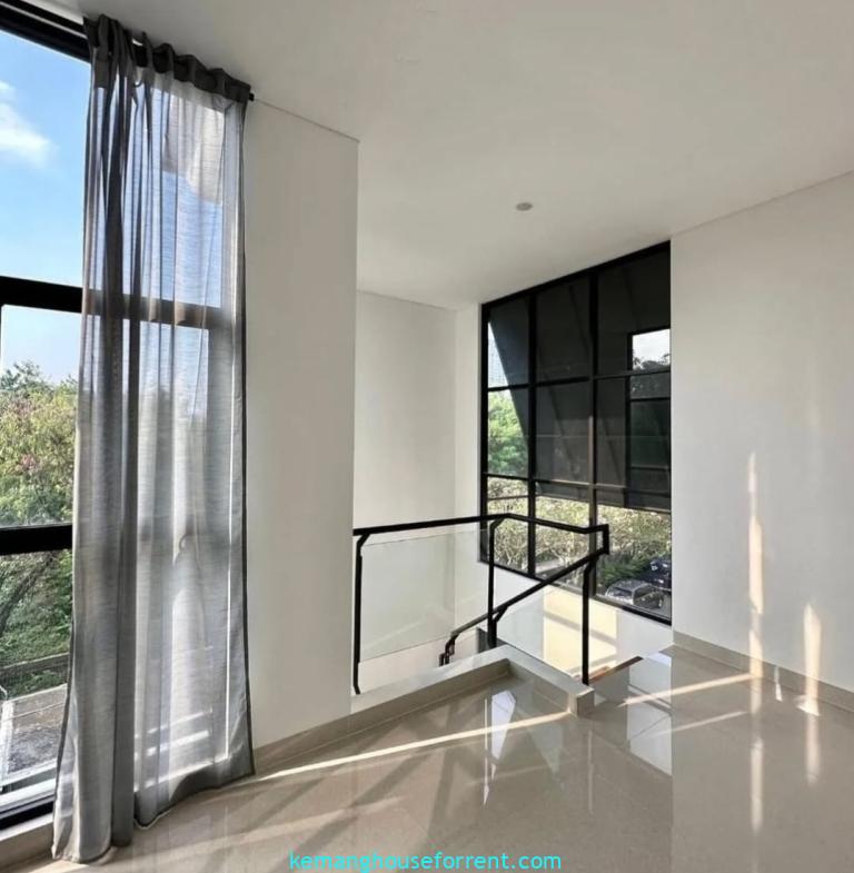 Dijual townhouse baru 3 lantai di Jeruk Purut Jakarta Selatan