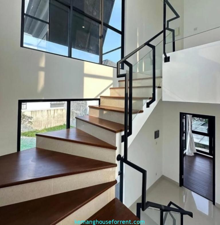 Dijual townhouse baru 3 lantai di Jeruk Purut Jakarta Selatan