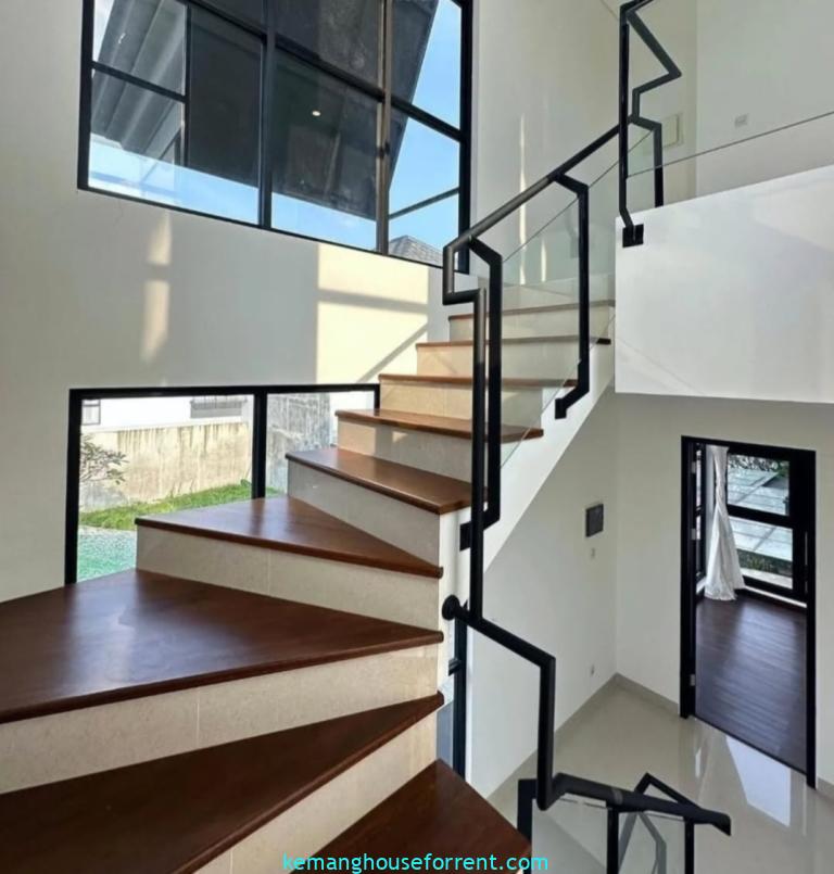 Dijual townhouse baru 3 lantai di Jeruk Purut Jakarta Selatan