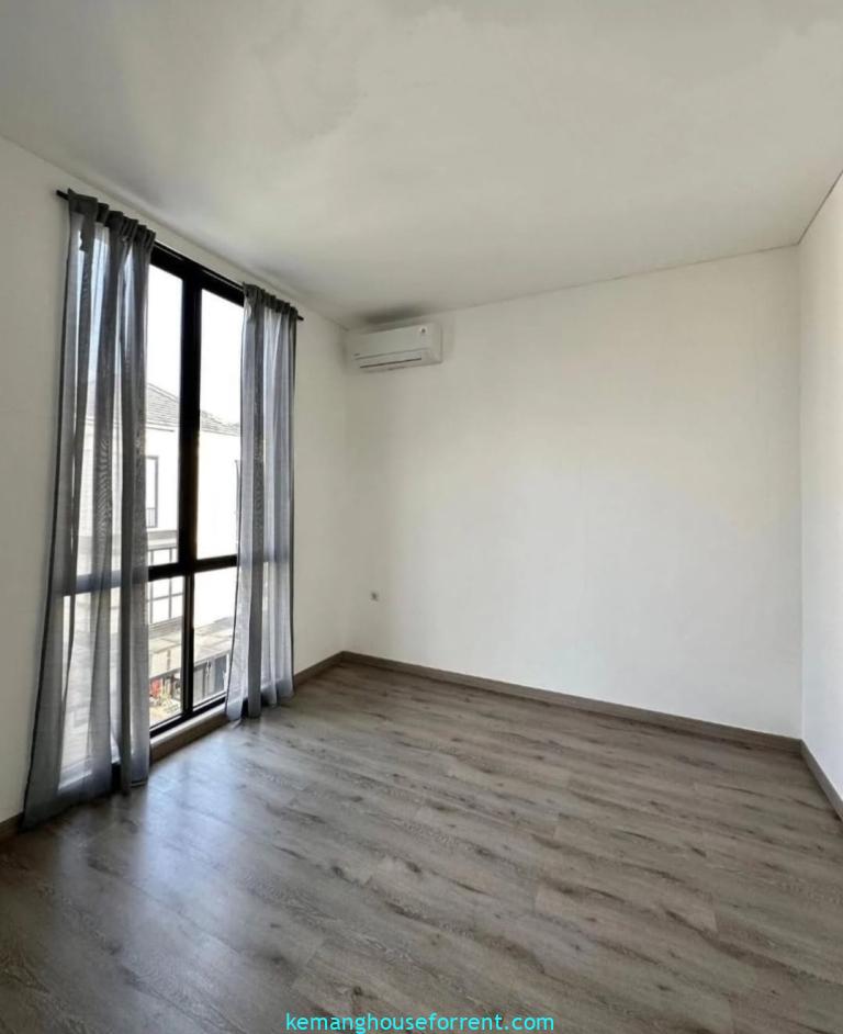 Dijual townhouse baru 3 lantai di Jeruk Purut Jakarta Selatan