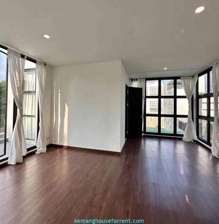 Dijual townhouse baru 3 lantai di Jeruk Purut Jakarta Selatan