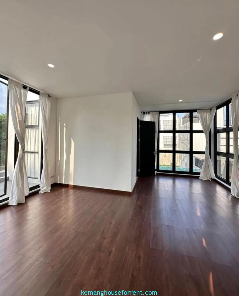 Dijual townhouse baru 3 lantai di Jeruk Purut Jakarta Selatan