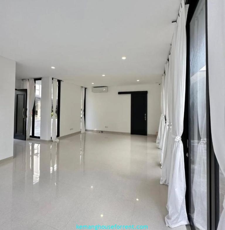 Dijual townhouse baru 3 lantai di Jeruk Purut Jakarta Selatan