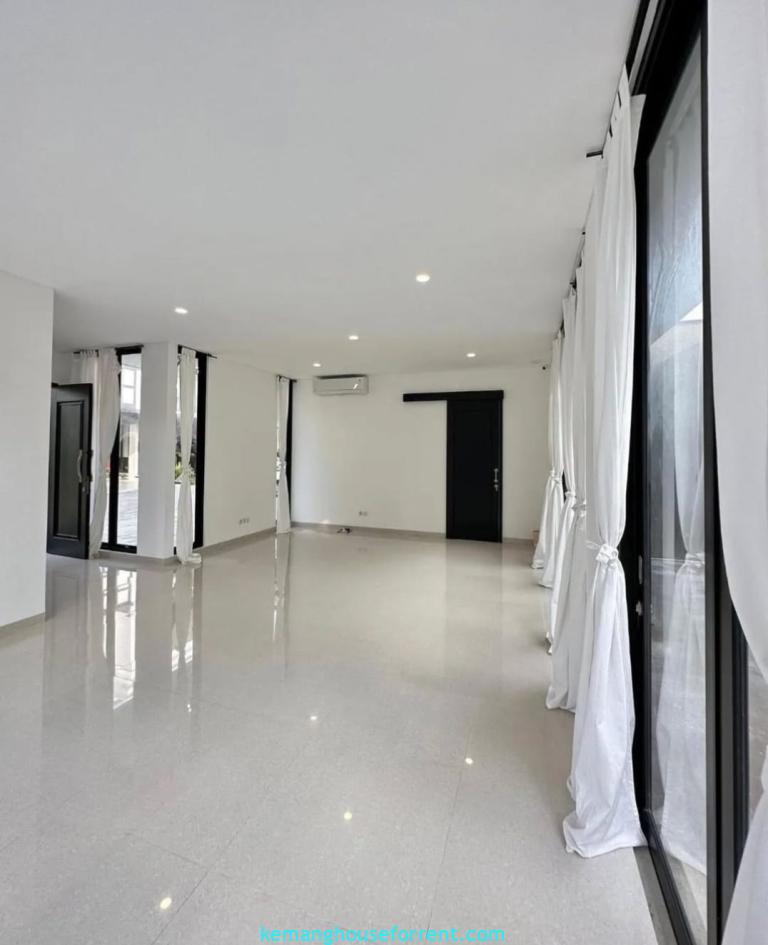 Dijual townhouse baru 3 lantai di Jeruk Purut Jakarta Selatan