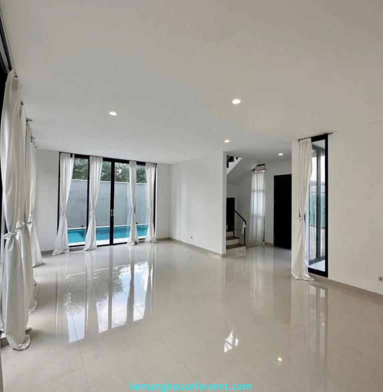 Dijual townhouse baru 3 lantai di Jeruk Purut Jakarta Selatan