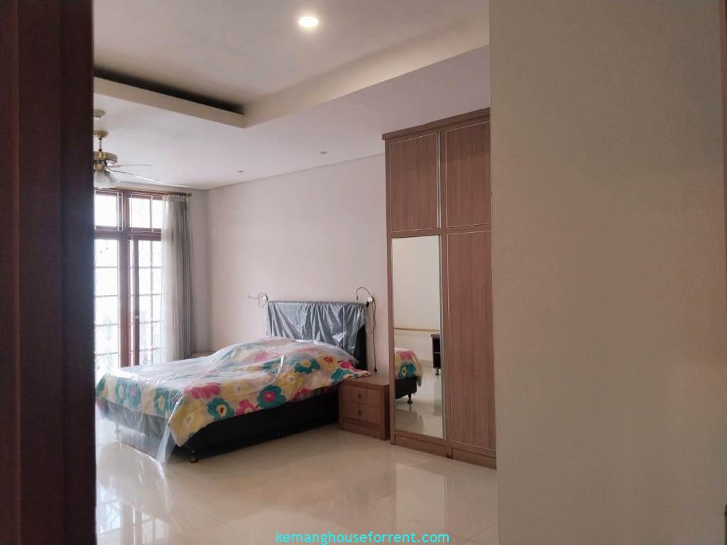 Disewakan Rumah Mewah 2 Lantai di Kencana Pondok Indah