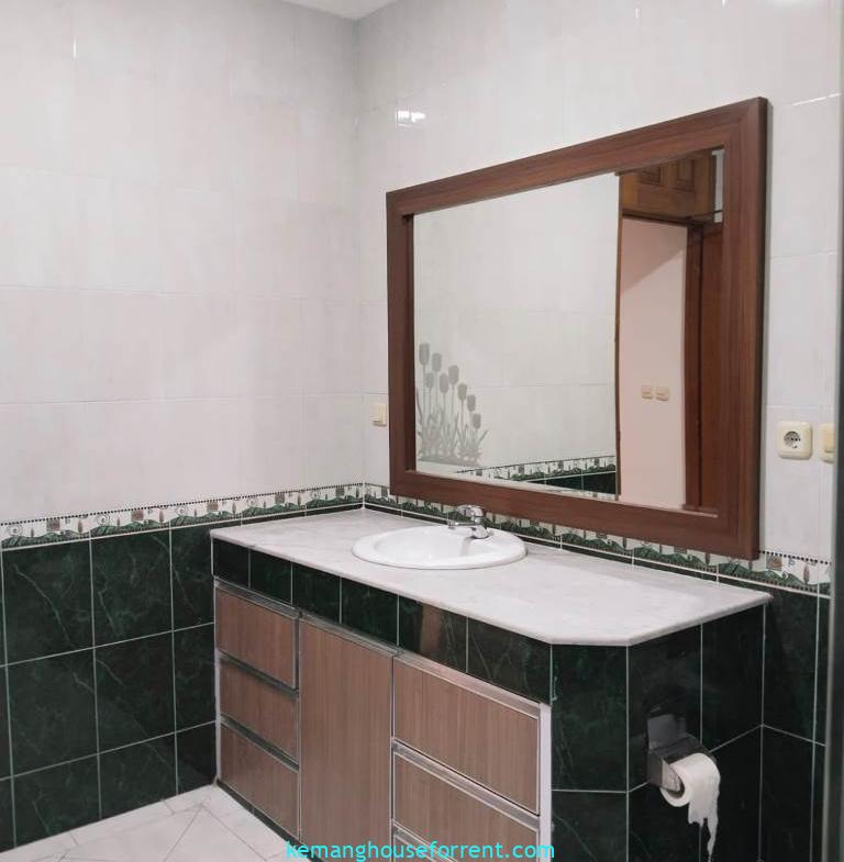 Disewakan Rumah Mewah 2 Lantai di Kencana Pondok Indah